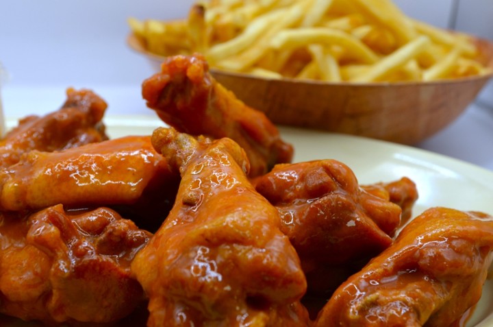 #1 10 WINGS & FRIES