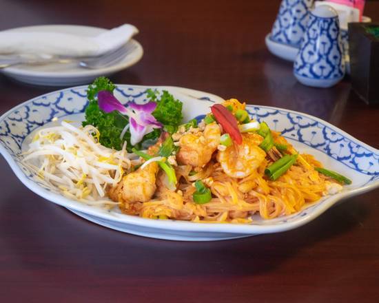 Chicken & Shrimp Pad Thai