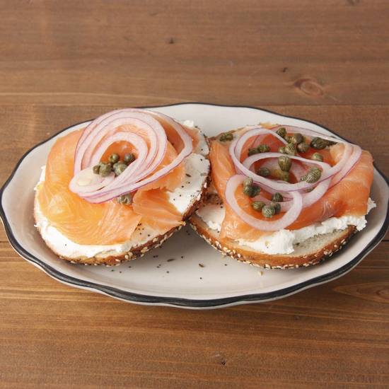 CLASSIC SMOKED SALMON BAGEL SANDWICH