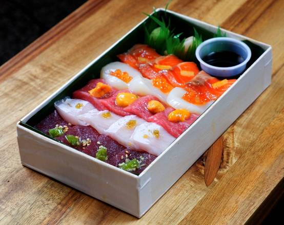 Hachiroku Tokusen Chirashi Box w/Miso Soup