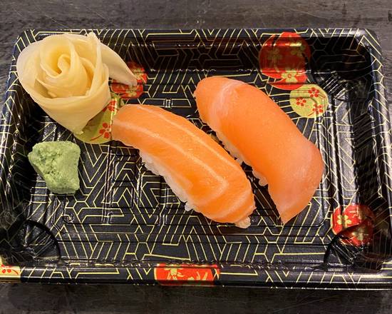 Salmon Sushi (2 pcs)