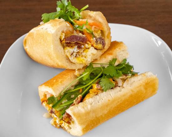 Sausage and Egg Sandwich (Bánh Mì Lạp Xưởng Trứng)