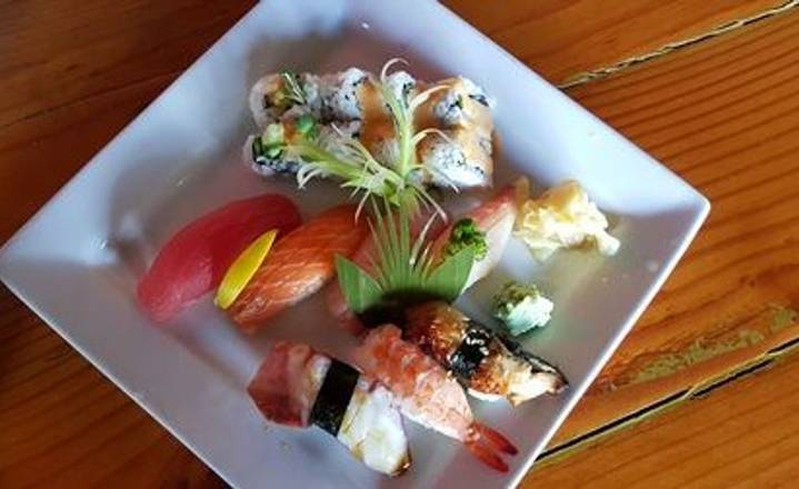 Sushi Combo with Spicy Tuna