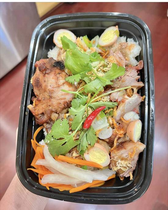 Xôi gà - Combination Sticky rice with roasted chicken